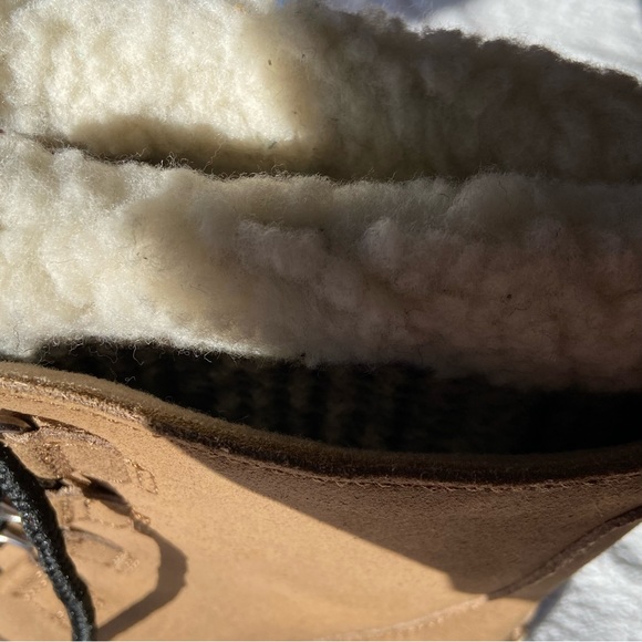 Women’s size 6 winter boots - Picture 6 of 7